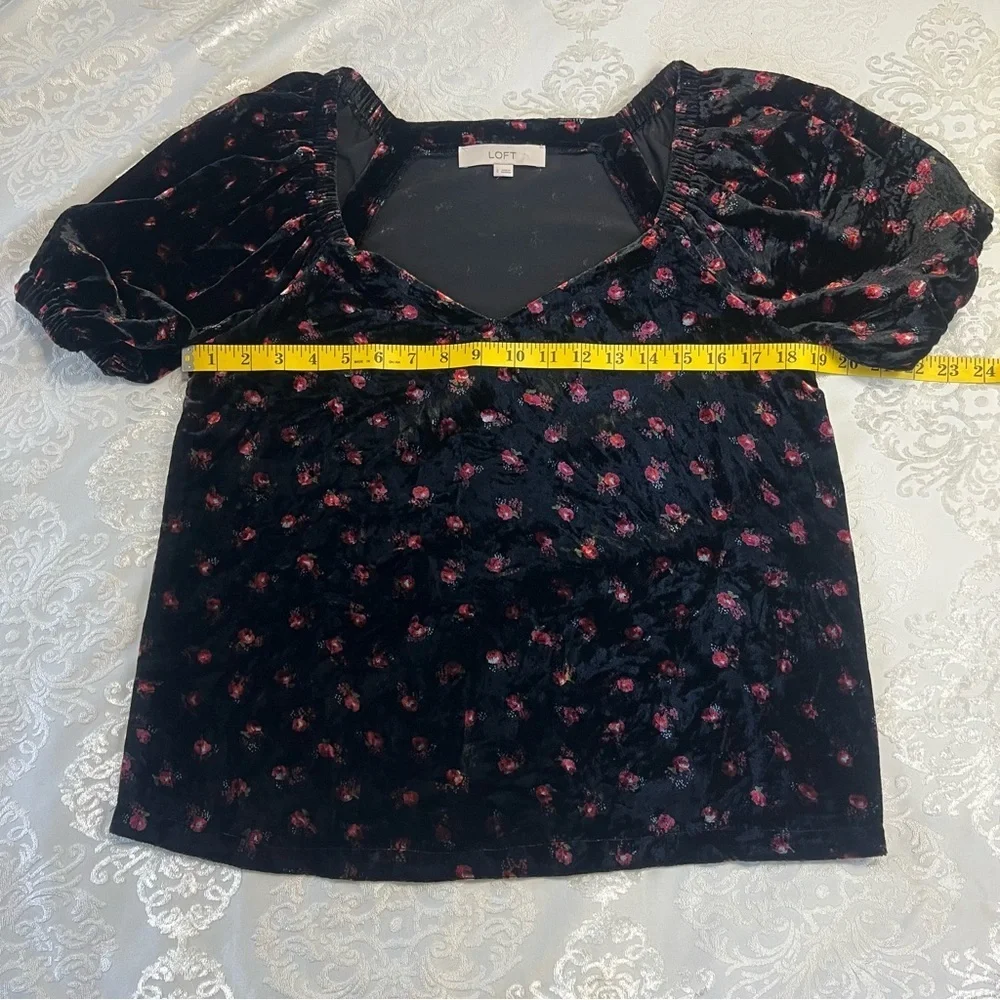 Loft Velvet Floral Rose Puff Sleeve Top Black Size Small